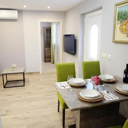 House Meri * Mirce