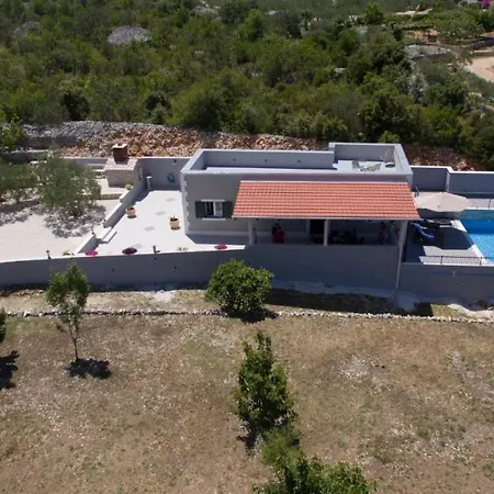 House Meri Nyaraló Mirce