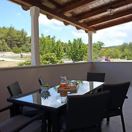 House Meri Nyaraló Mirce