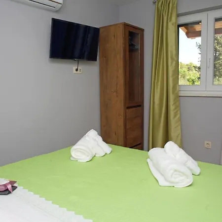 House Meri * Mirce